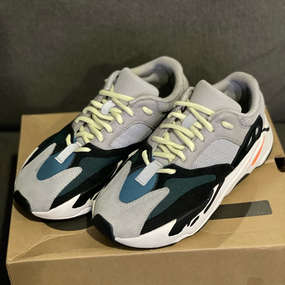 YEEZY BOOST 700 WAVE RUNNER SIZE 5